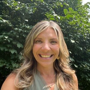 Meet your Posher, Mona